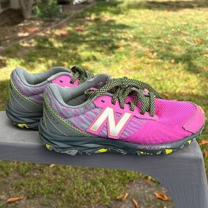 Kids New Balance 690 v2 Pink and Gray Trail Sneakers - Size 2